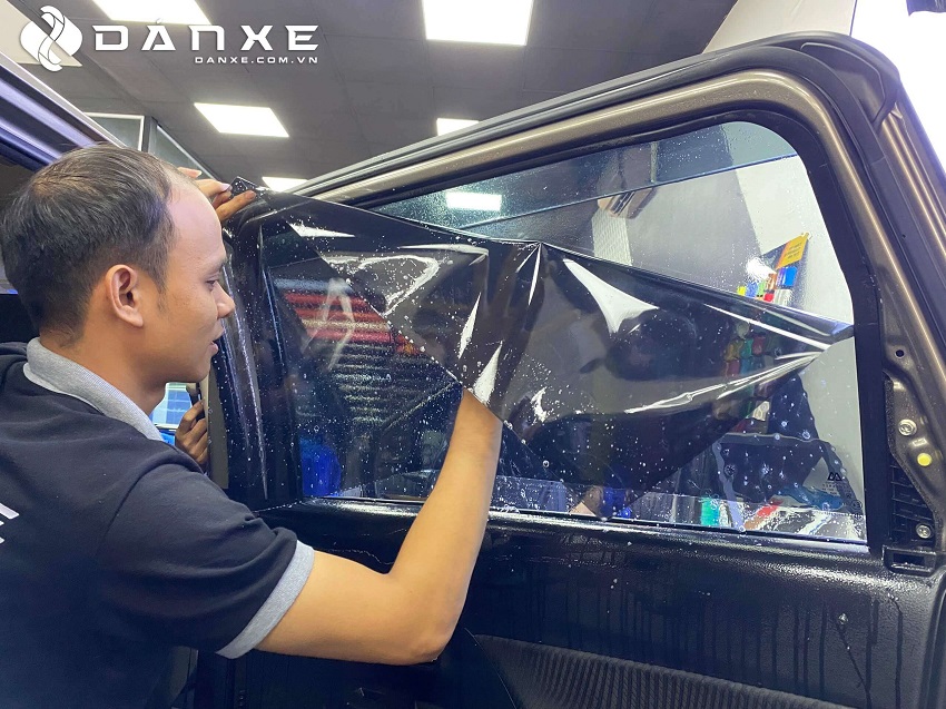 Dán phim cách nhiệt xe Suzuki Ertiga đảm bảo không gian riêng tư