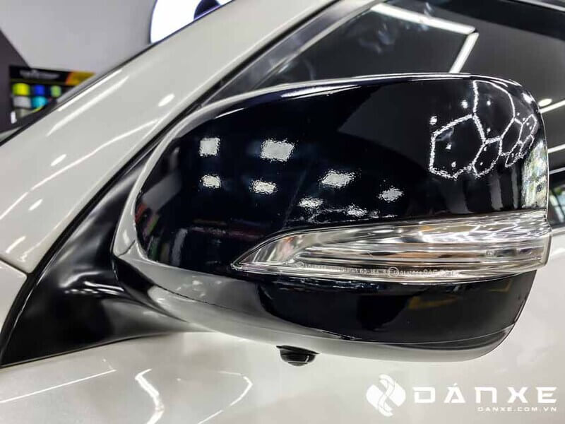 Một số lưu ý khi dán nóc Panorama xe Lexus GX460 màu đen bóng