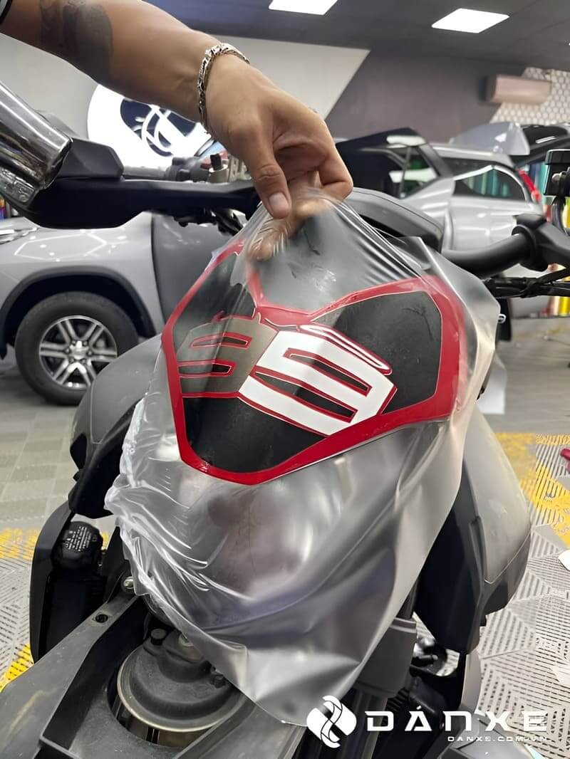 Quy trình thiết kế tem xe Ducati Hypermotard theo yêu cầu tại Danxe.com.vn 2