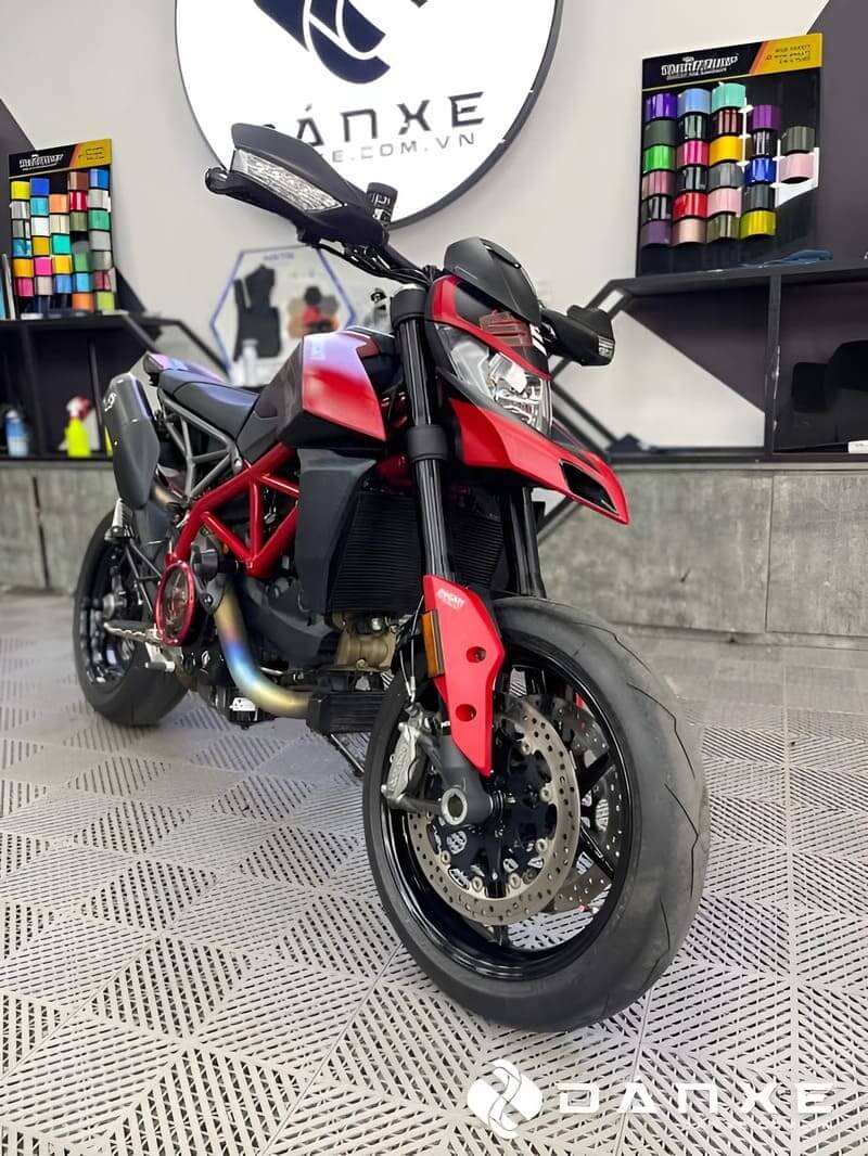Quy trình thiết kế tem xe Ducati Hypermotard theo yêu cầu tại Danxe.com.vn